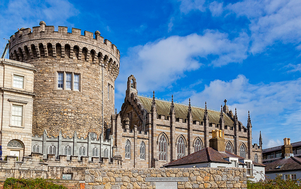 Castillo de Dublín bajo el cielo despejado